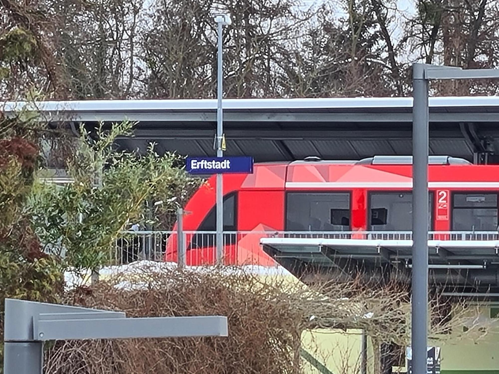 Ferienwohnung In Erftstadt 2 Min Fusslaeufig Zum Bahnhof, Phantasialand, Koeln, Koeln Messe, Eifel Exterior foto